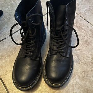 Womens Dr. Martens 1460 Pascal 8-Eye Boot
